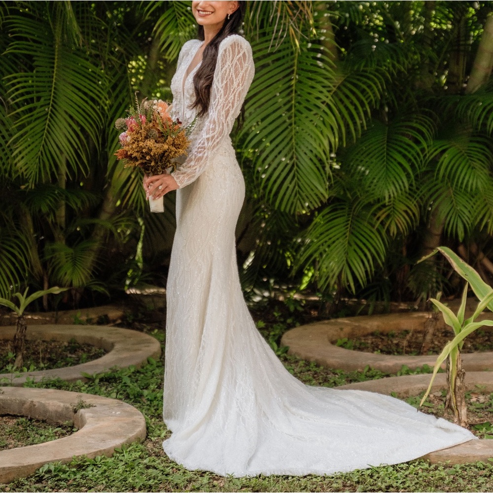 Long Sleeve V Neck Beaded Fitted Wedding Dress size 0